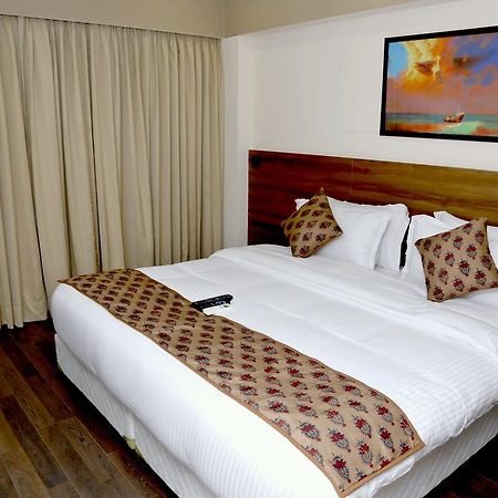 Hotel Mumbai House Andheri East, Mumbai Ngoại thất bức ảnh
