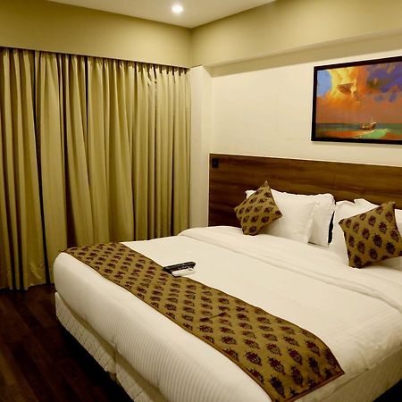 Hotel Mumbai House Andheri East, Mumbai Ngoại thất bức ảnh