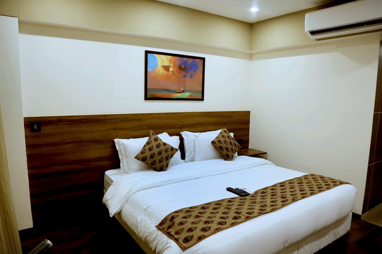 Hotel Mumbai House Andheri East, Mumbai Ngoại thất bức ảnh