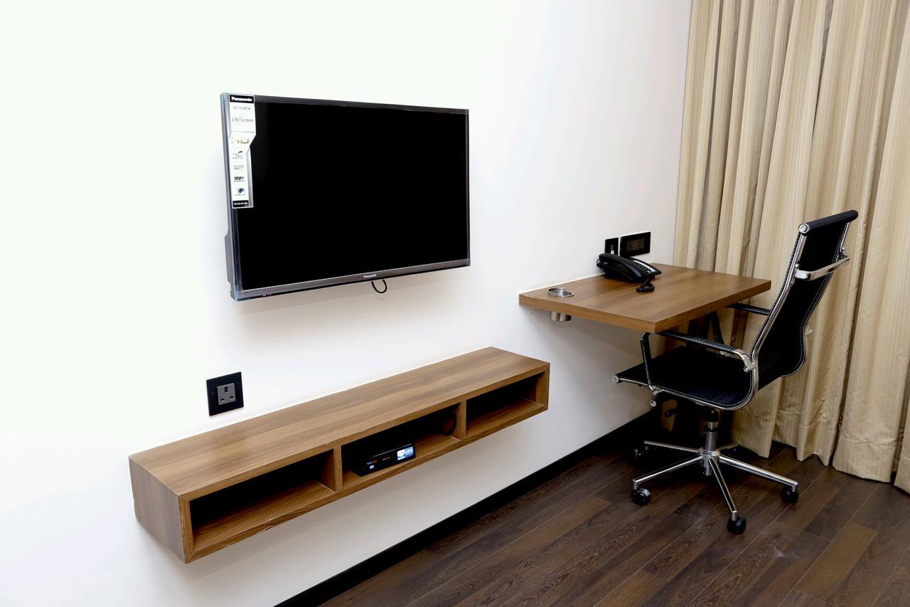Hotel Mumbai House Andheri East, Mumbai Ngoại thất bức ảnh