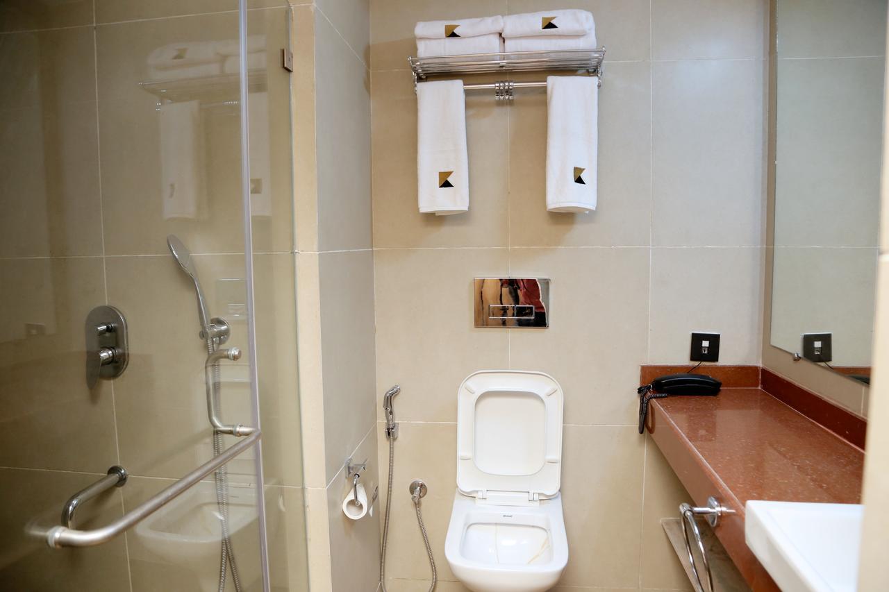 Hotel Mumbai House Andheri East, Mumbai Ngoại thất bức ảnh