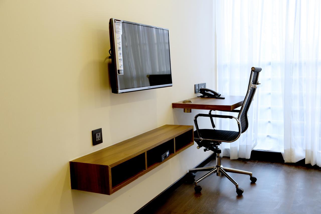 Hotel Mumbai House Andheri East, Mumbai Ngoại thất bức ảnh