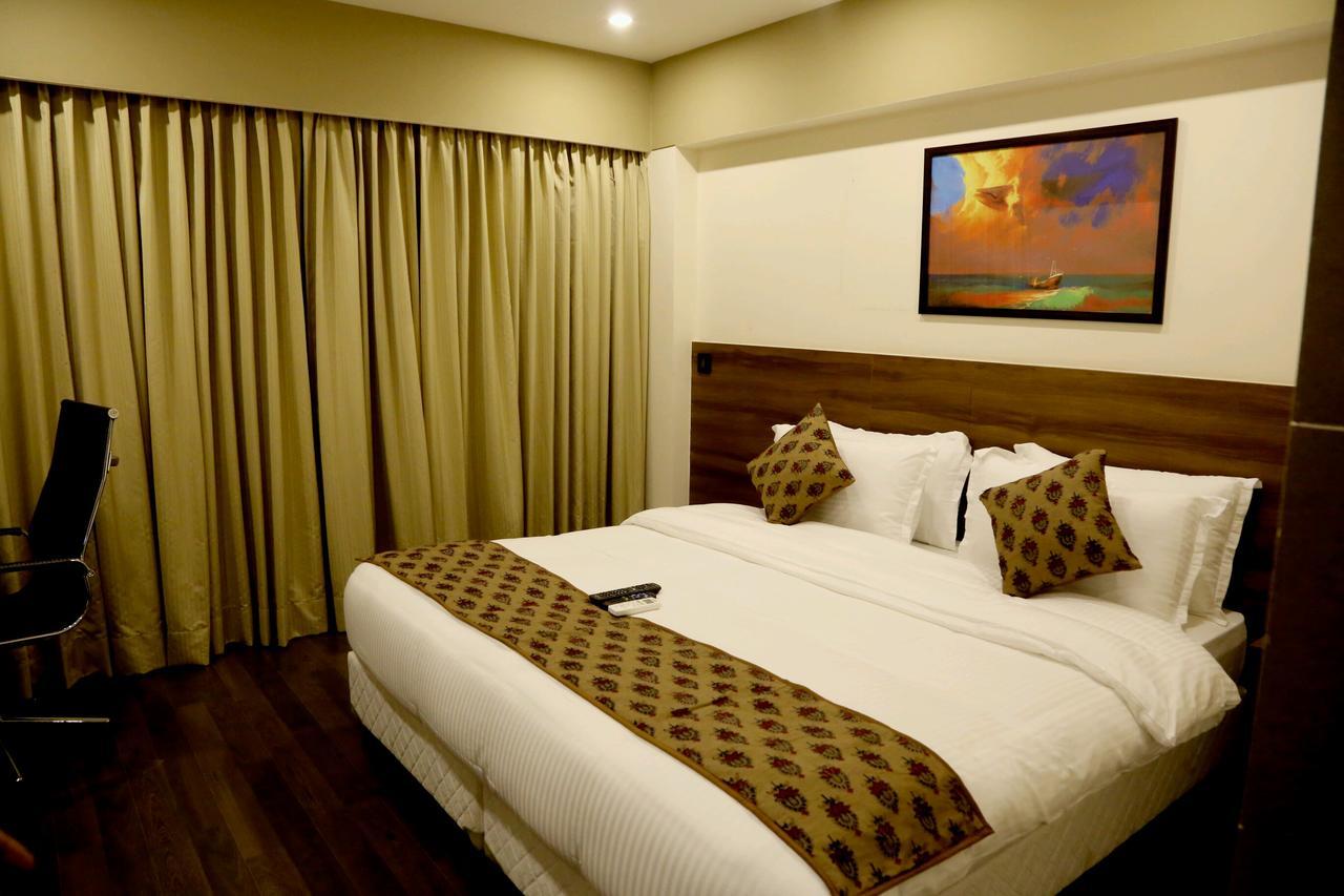 Hotel Mumbai House Andheri East, Mumbai Ngoại thất bức ảnh