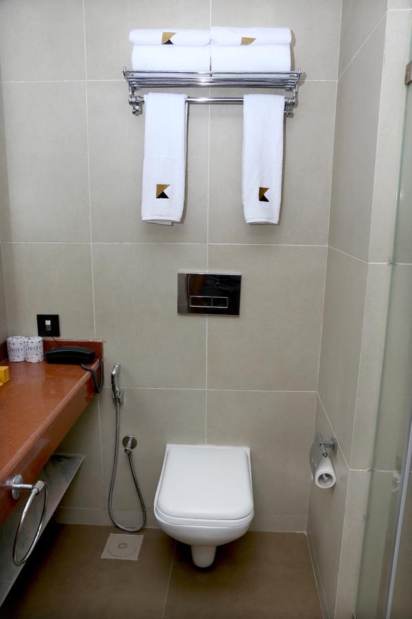 Hotel Mumbai House Andheri East, Mumbai Ngoại thất bức ảnh
