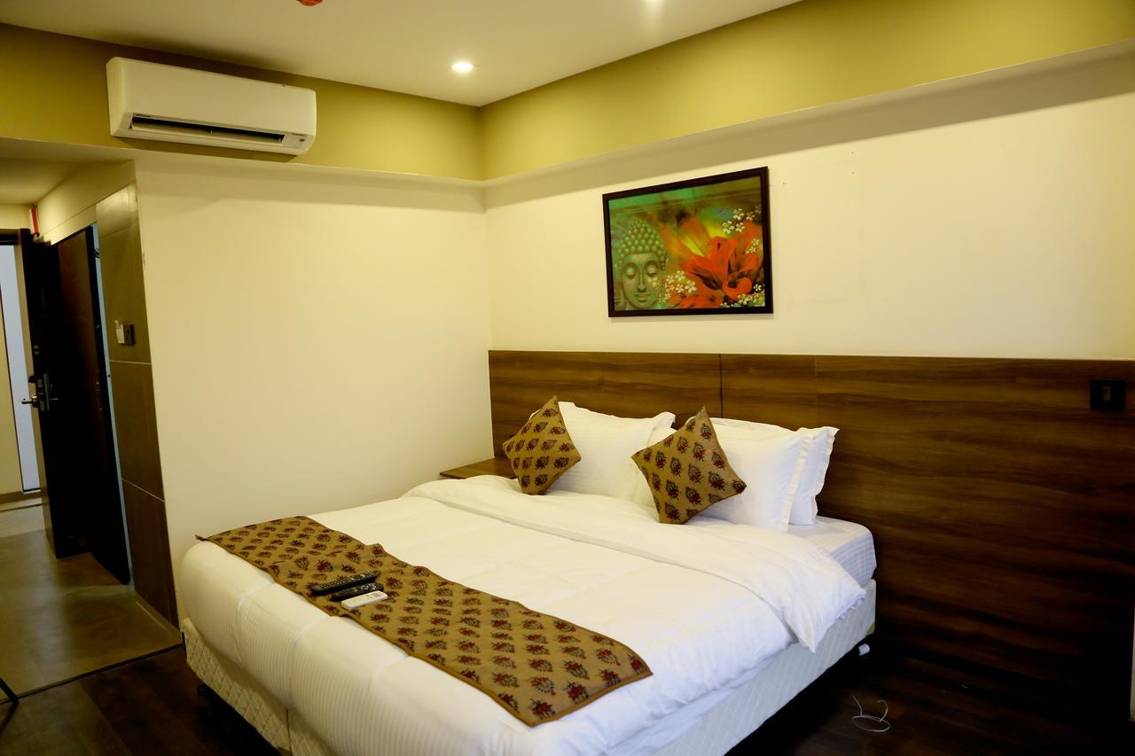 Hotel Mumbai House Andheri East, Mumbai Ngoại thất bức ảnh