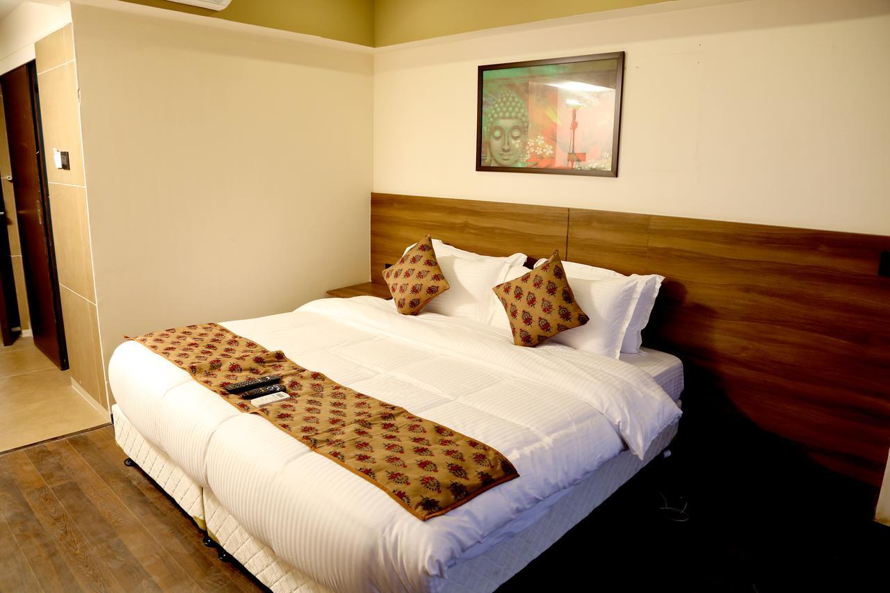 Hotel Mumbai House Andheri East, Mumbai Ngoại thất bức ảnh