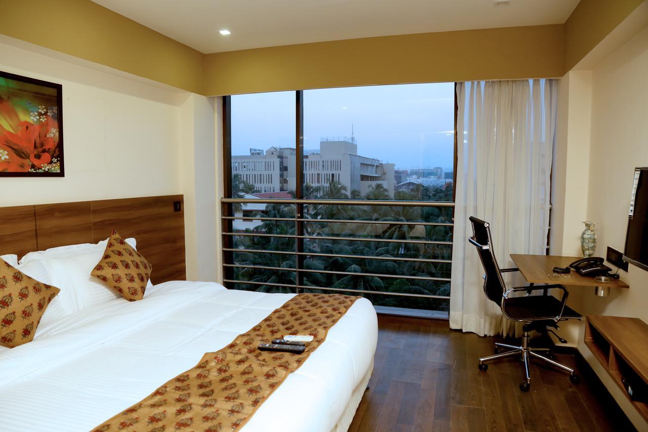 Hotel Mumbai House Andheri East, Mumbai Ngoại thất bức ảnh