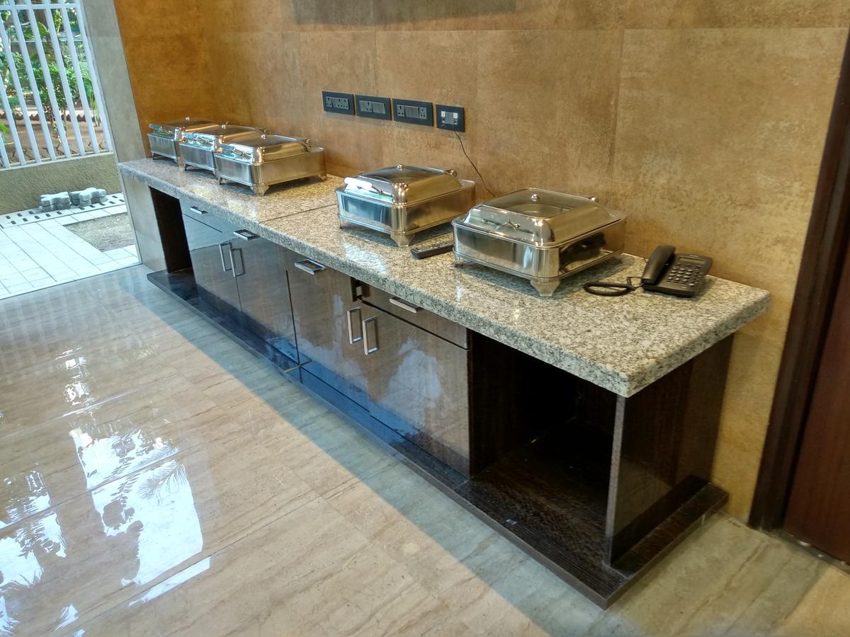 Hotel Mumbai House Andheri East, Mumbai Ngoại thất bức ảnh