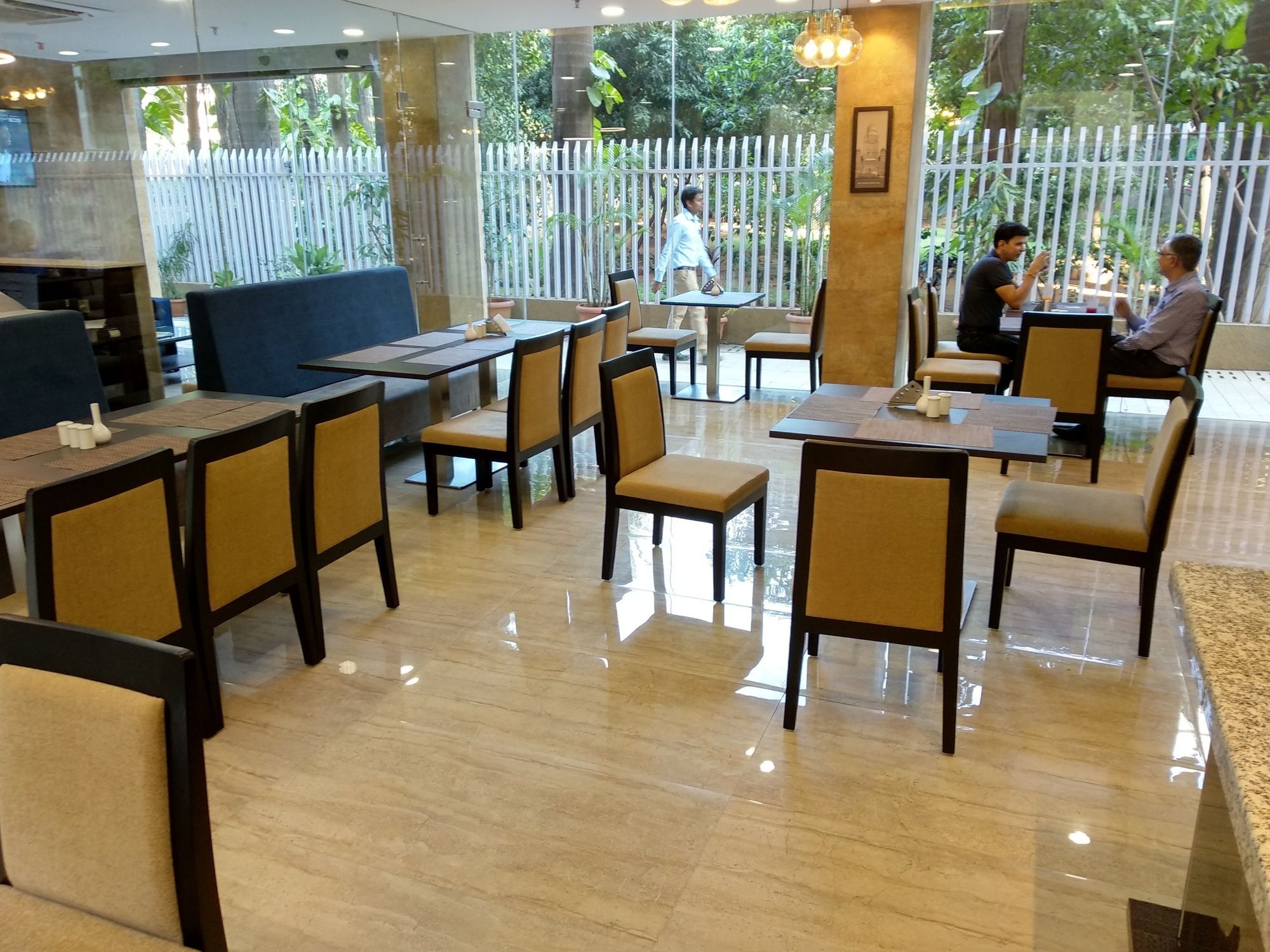 Hotel Mumbai House Andheri East, Mumbai Ngoại thất bức ảnh