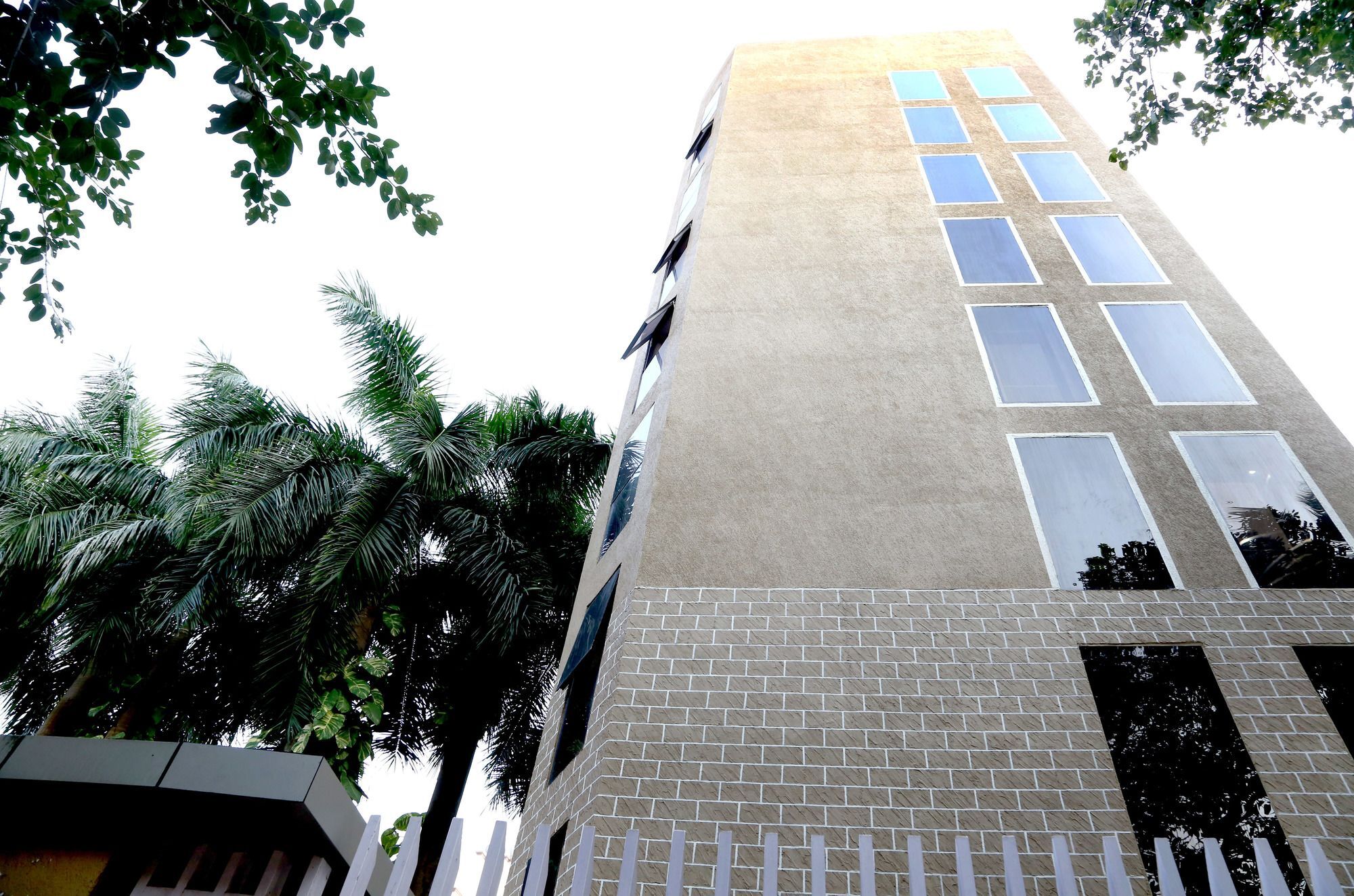 Hotel Mumbai House Andheri East, Mumbai Ngoại thất bức ảnh