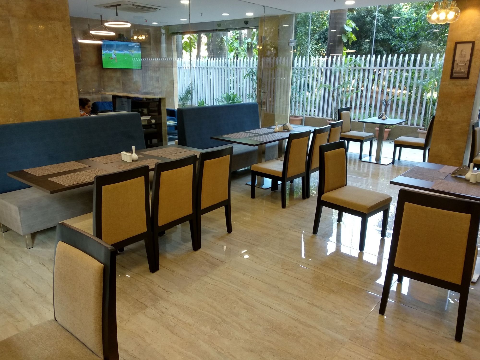 Hotel Mumbai House Andheri East, Mumbai Ngoại thất bức ảnh