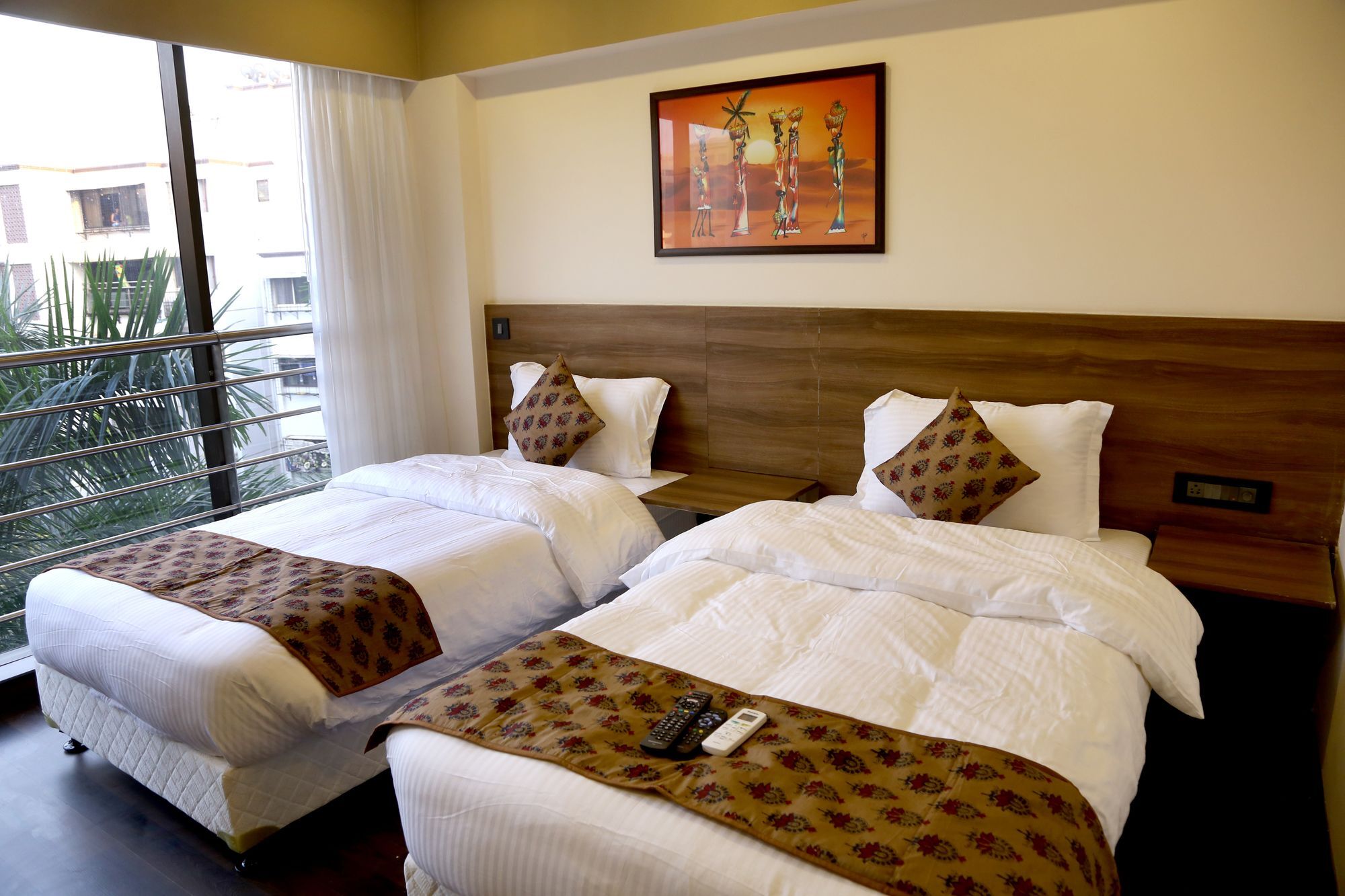 Hotel Mumbai House Andheri East, Mumbai Ngoại thất bức ảnh