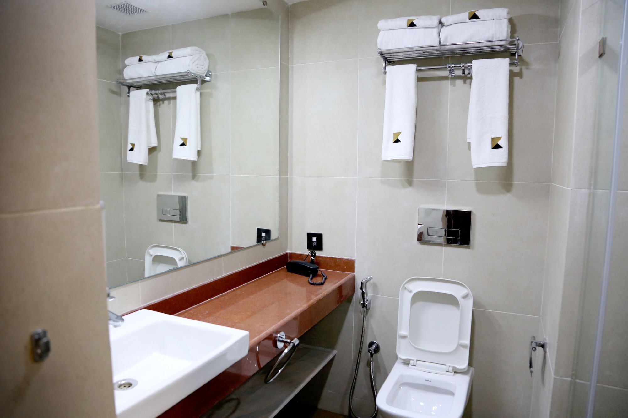 Hotel Mumbai House Andheri East, Mumbai Ngoại thất bức ảnh